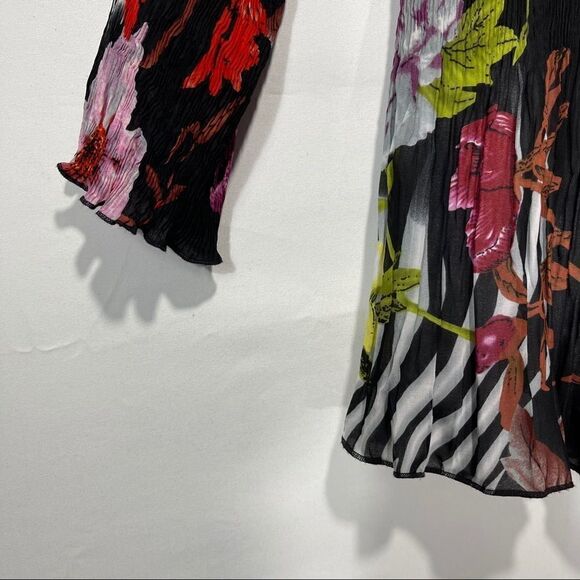 Alberto Makali floral pleated Chain Detail Shirt - Picture 5 of 11